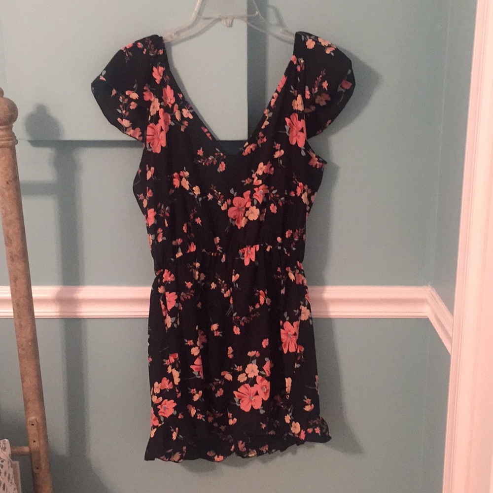 Urban Outfitters floral romper. Size Large.
